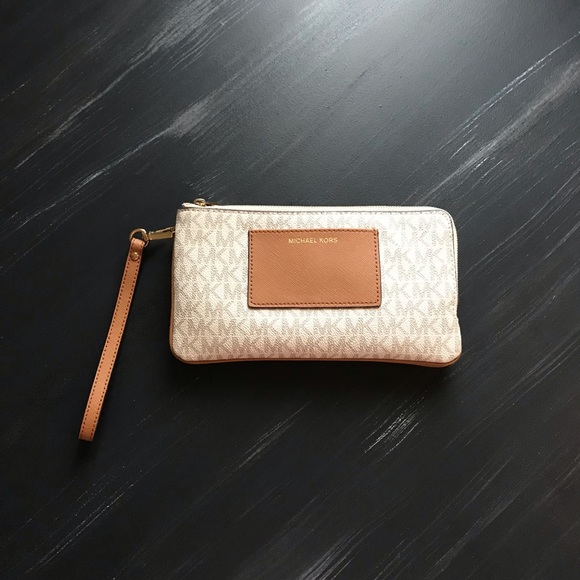 Michael Kors wristlet wallet - Picture 1 of 5